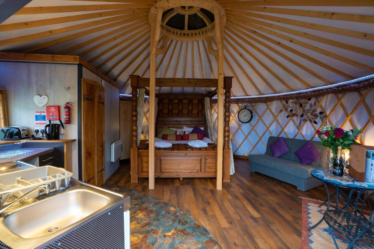 Wall Eden Farm - Luxury Log Cabins And Glamping 海布里奇 外观 照片