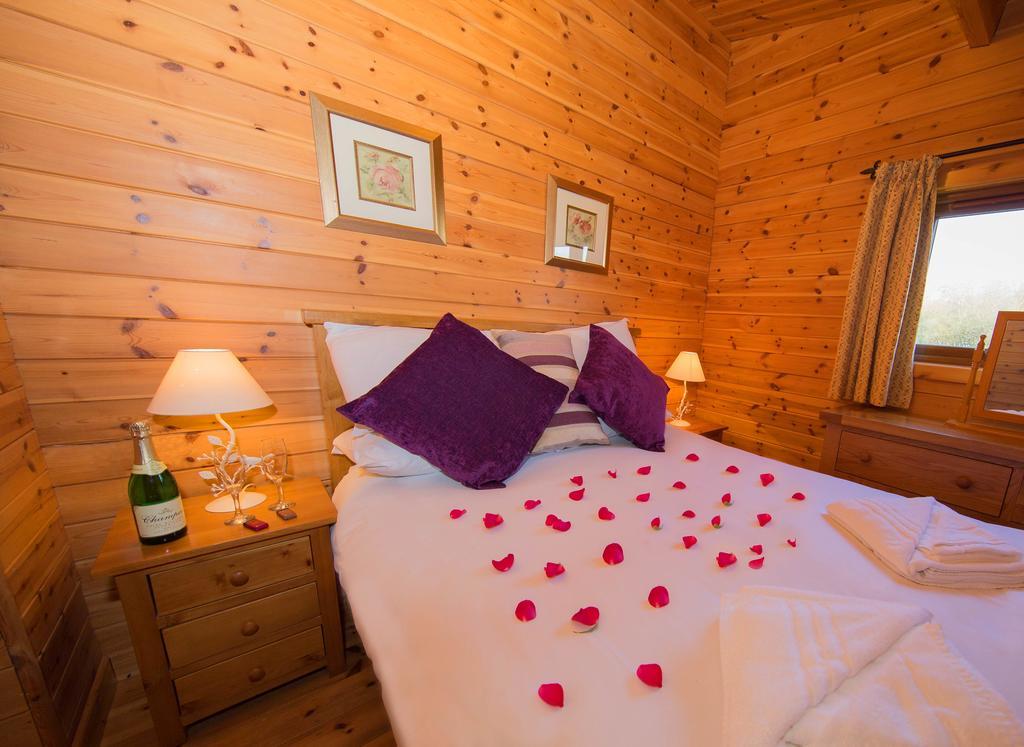 Wall Eden Farm - Luxury Log Cabins And Glamping 海布里奇 外观 照片